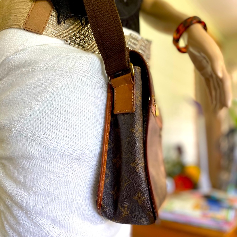 SOLD🔅Louis Vuitton Bosphore Crossbody Bag - Picture 7 of 15